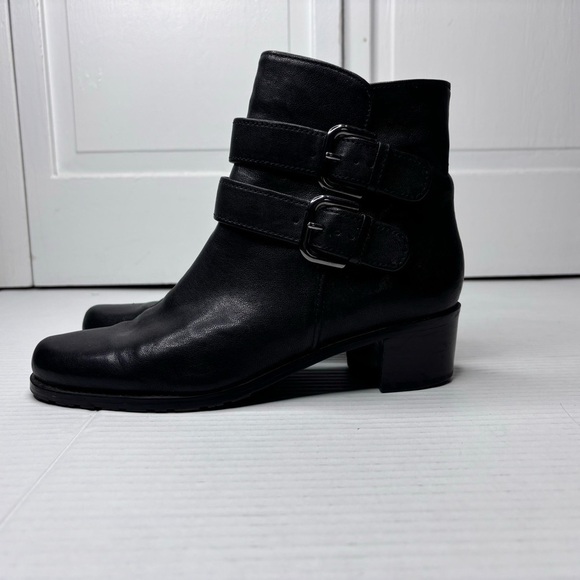 STUART WEITZMAN Strapduo Black Leather Moto Buckle Ankle Boots Size 7.5 - Picture 2 of 9